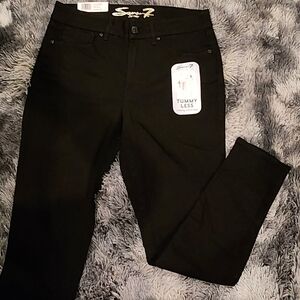 Seven7 Black Skinny Jeans with a sleek silhouette and classic style